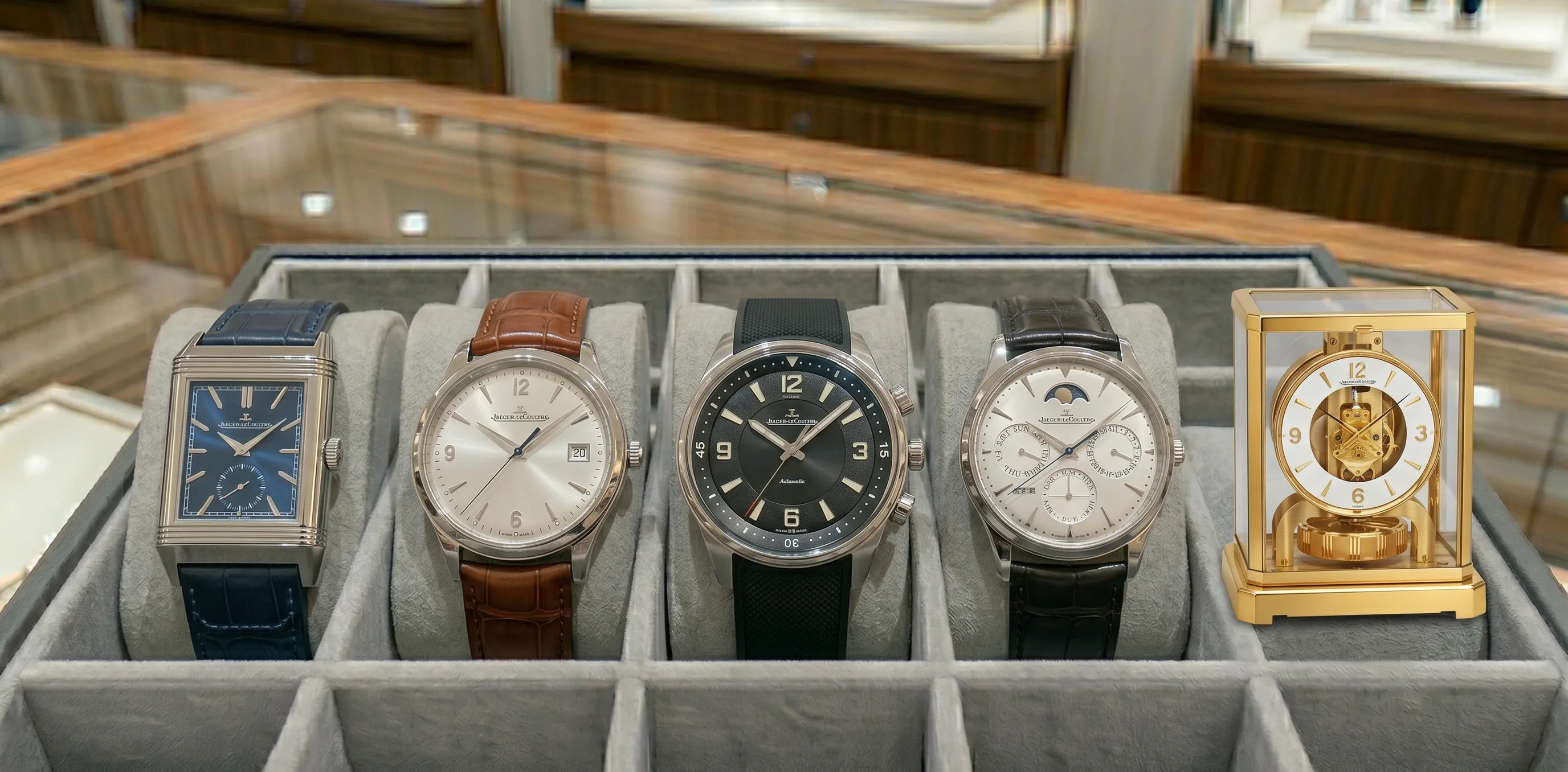 Jaeger-LeCoultre horloges op een rij